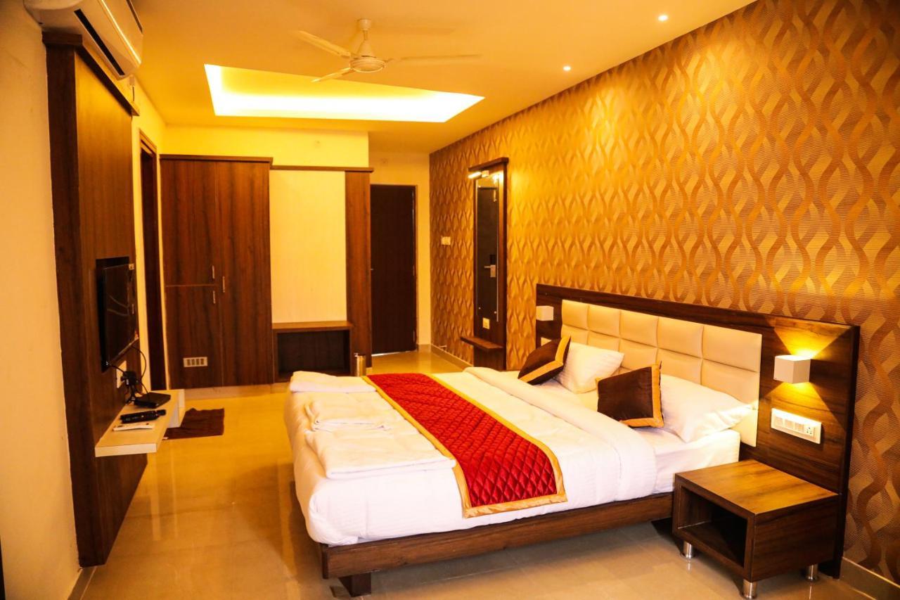 Royal Indraprastha The Hotel بنغالور المظهر الخارجي الصورة